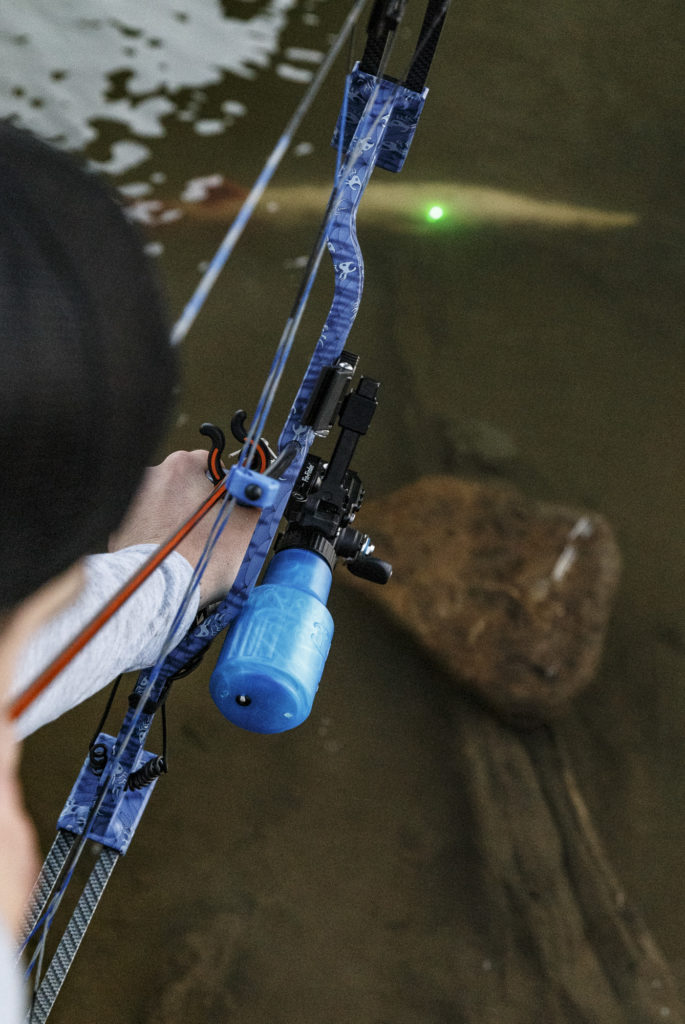 Best Bowfishing Sights and Aiming Methods